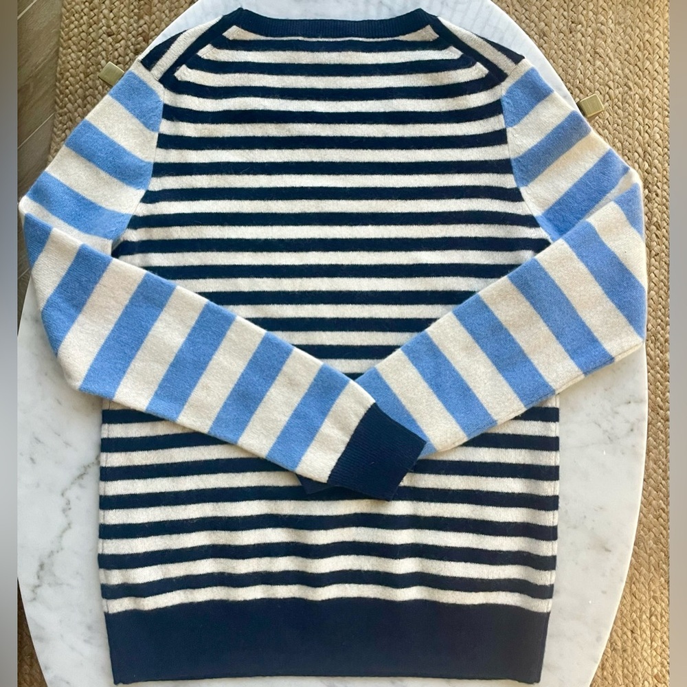 Saks Fifth Avenue 100% Cashmere sweater, contrasting navy/light blue stripes, M - Picture 7 of 10